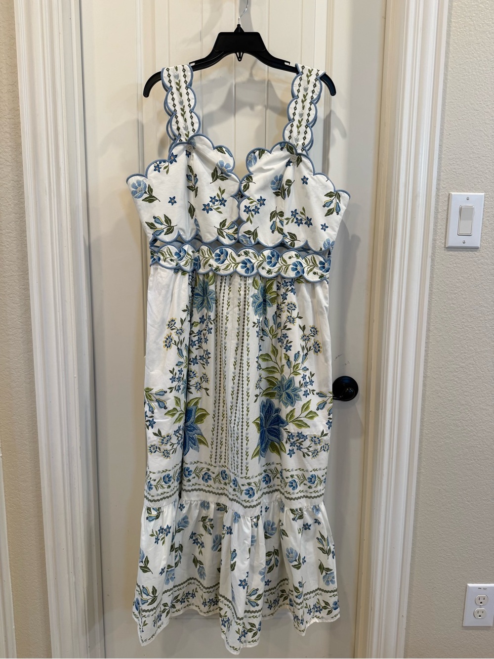 Farm Rio Sleeveless Scallop-Trim Printed Midi Dress - Picture 4 of 8